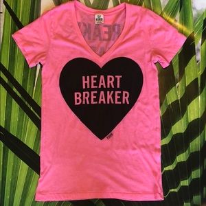 VS PINK tee shirt short sleeve v-neck heartbreaker